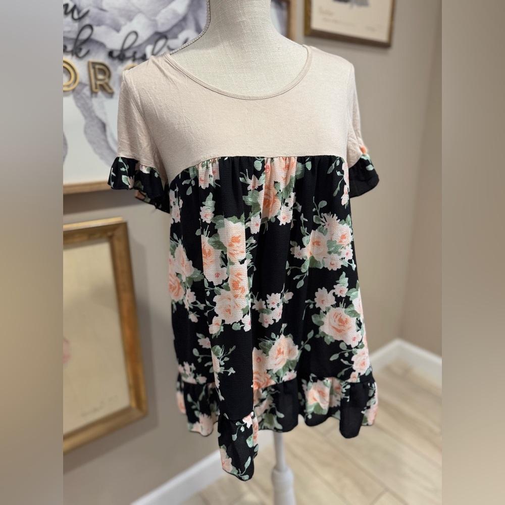 5 for $30 BOUTIQUE SUN & MOON Floral Ruffle Sleeve Top